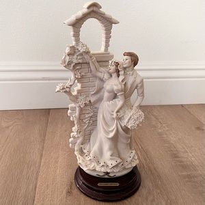 1973 Italy Florence Giuseppe Armani Figurine - Married Couple With Bouquet Mint‎